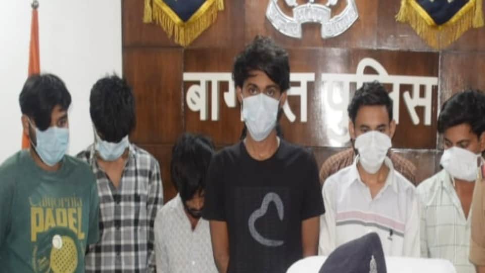 पुलिस की गिरफ्त में आरोपी