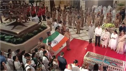 Asha Bhosle Funeral News Singer Shaan And Sudesh Bhosle Sing And Celebs Pay Tribute