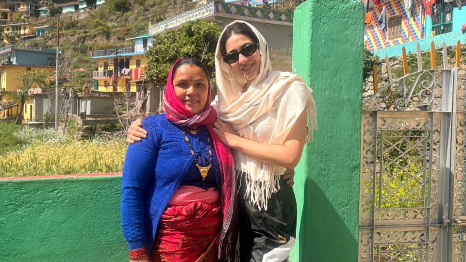 Actress Sara Ali Khan Done trekking through snowfall in valleys of Panwali Kantha Tehri Uttarakhand See Photos