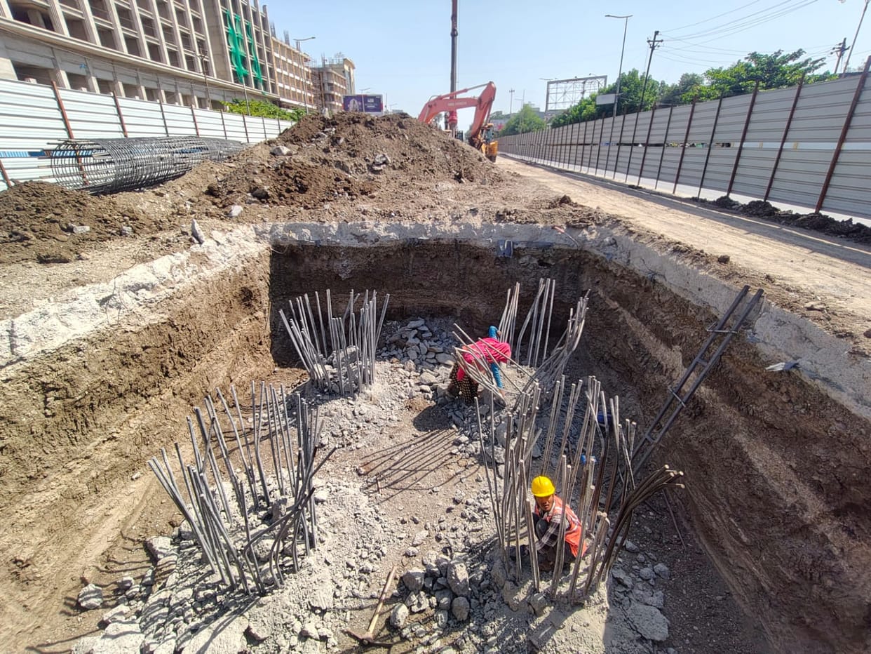Indore: The case of Indore's elevated corridor is in court, yet construction has begun and excavation is ongoi