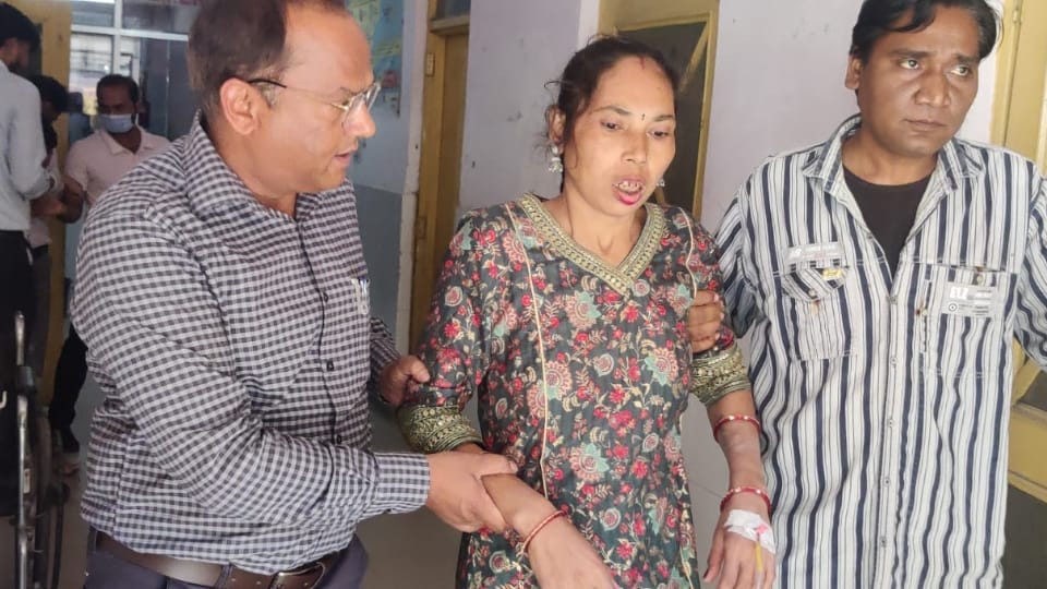 Mother ties up her three children and jumps into Ganges In Hapur