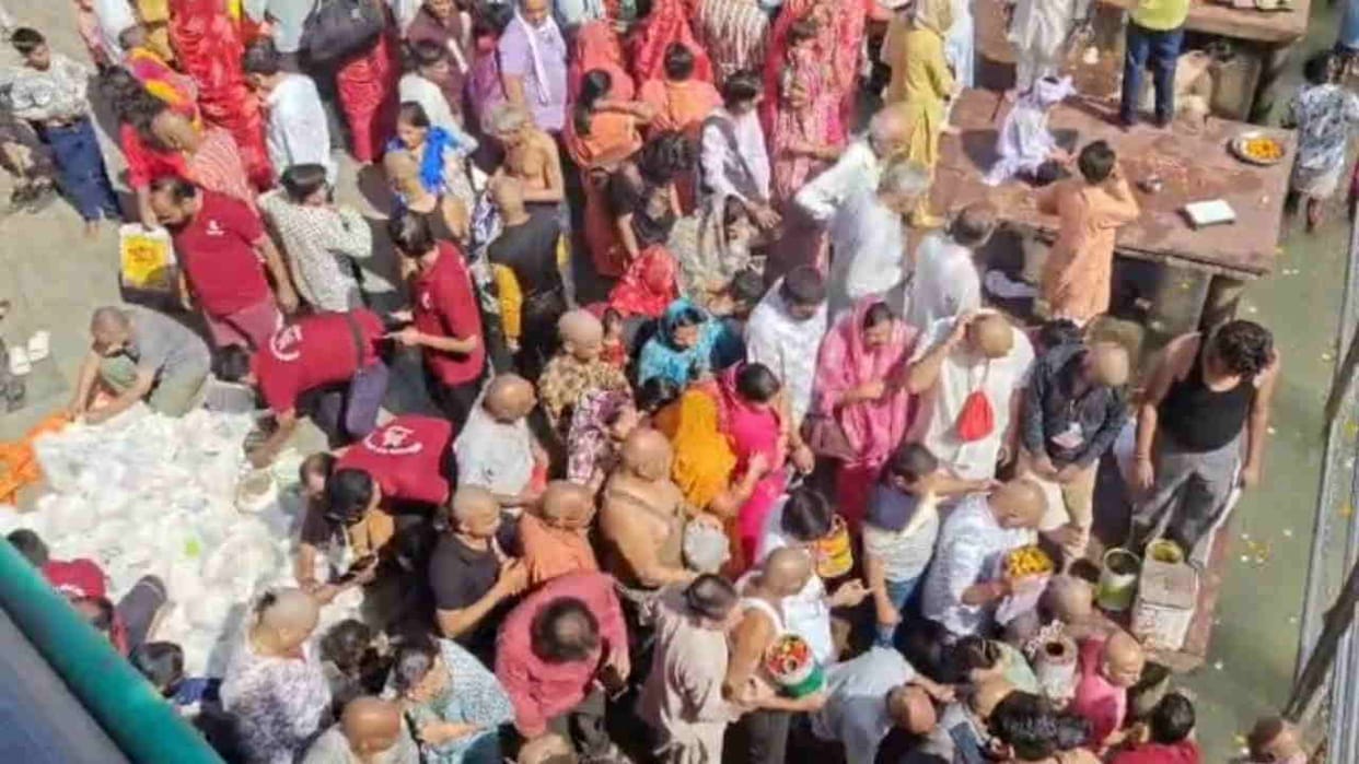 Baisakhi Snan crowds of devotees throng Haridwar for the Baisakhi holy dip