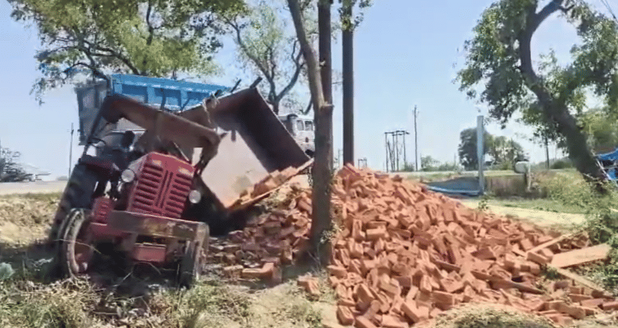 Worker killed as tractor-trolley overturns while avoiding dumper in Kanpur