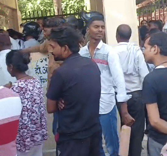 Chaos at HDFC branch Kanpur over PM Awas Yojana forms