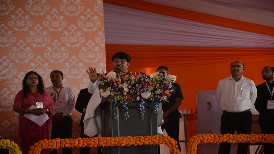 UP: CM Yogi said - We have to be careful of those creating industrial unrest, will give protection