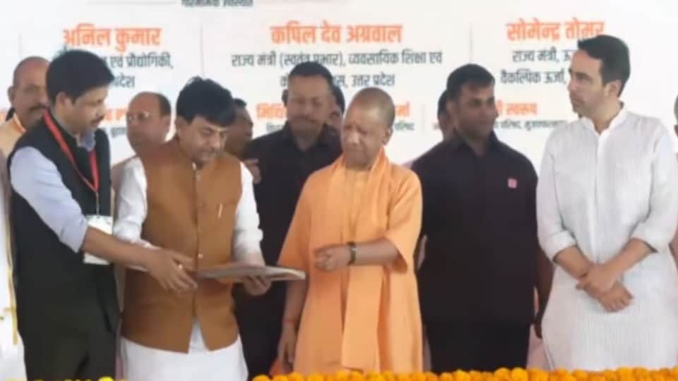 CM Yogi announces plan to make Muzaffarnagar a Municipal Corporation, asks minister to send proposal