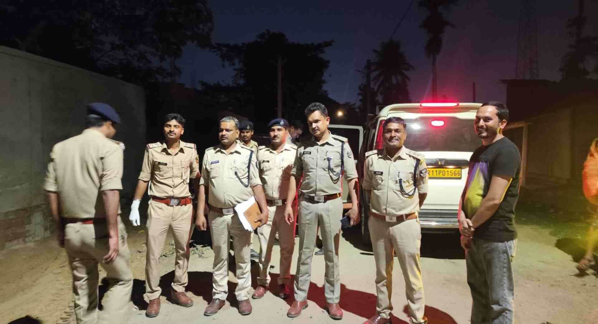 मौके पर मौजूद पुलिस