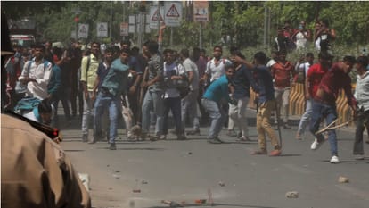 Noida Workers Protest Ola-Uber refuse to come to Noida
