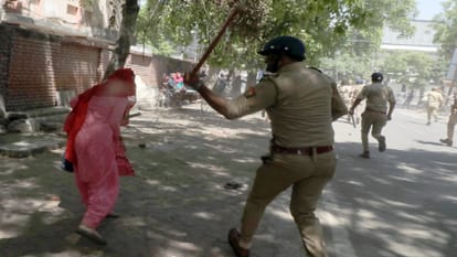 Noida Workers Protest Ola-Uber refuse to come to Noida