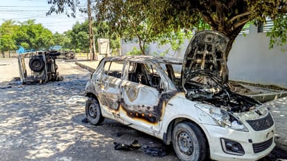 UP: 'आठ की जगह 10 घंटे नौकरी, नहीं मिलता ओवरटाइम का पैसा'; भड़के कर्मचारियों ने बताया नोएडा की कंपनियों का सच UP Noida Workers Protest Claim 10 Hour Shifts Without Overtime Pay Violence Erupts in Gautam Buddh Nagar