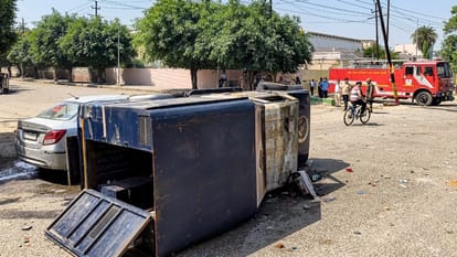 UP: 'आठ की जगह 10 घंटे नौकरी, नहीं मिलता ओवरटाइम का पैसा'; भड़के कर्मचारियों ने बताया नोएडा की कंपनियों का सच UP Noida Workers Protest Claim 10 Hour Shifts Without Overtime Pay Violence Erupts in Gautam Buddh Nagar