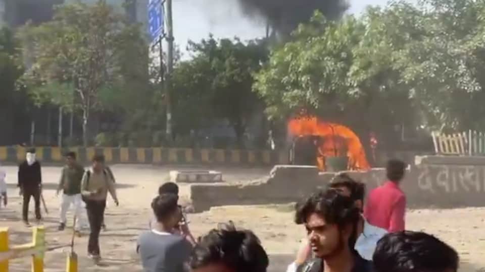 Vehicles and properties vandalised and stones pelted in Noida protest over demands for salary increment