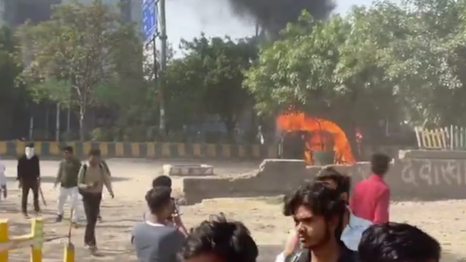 Vehicles and properties vandalised and stones pelted in Noida protest over demands for salary increment