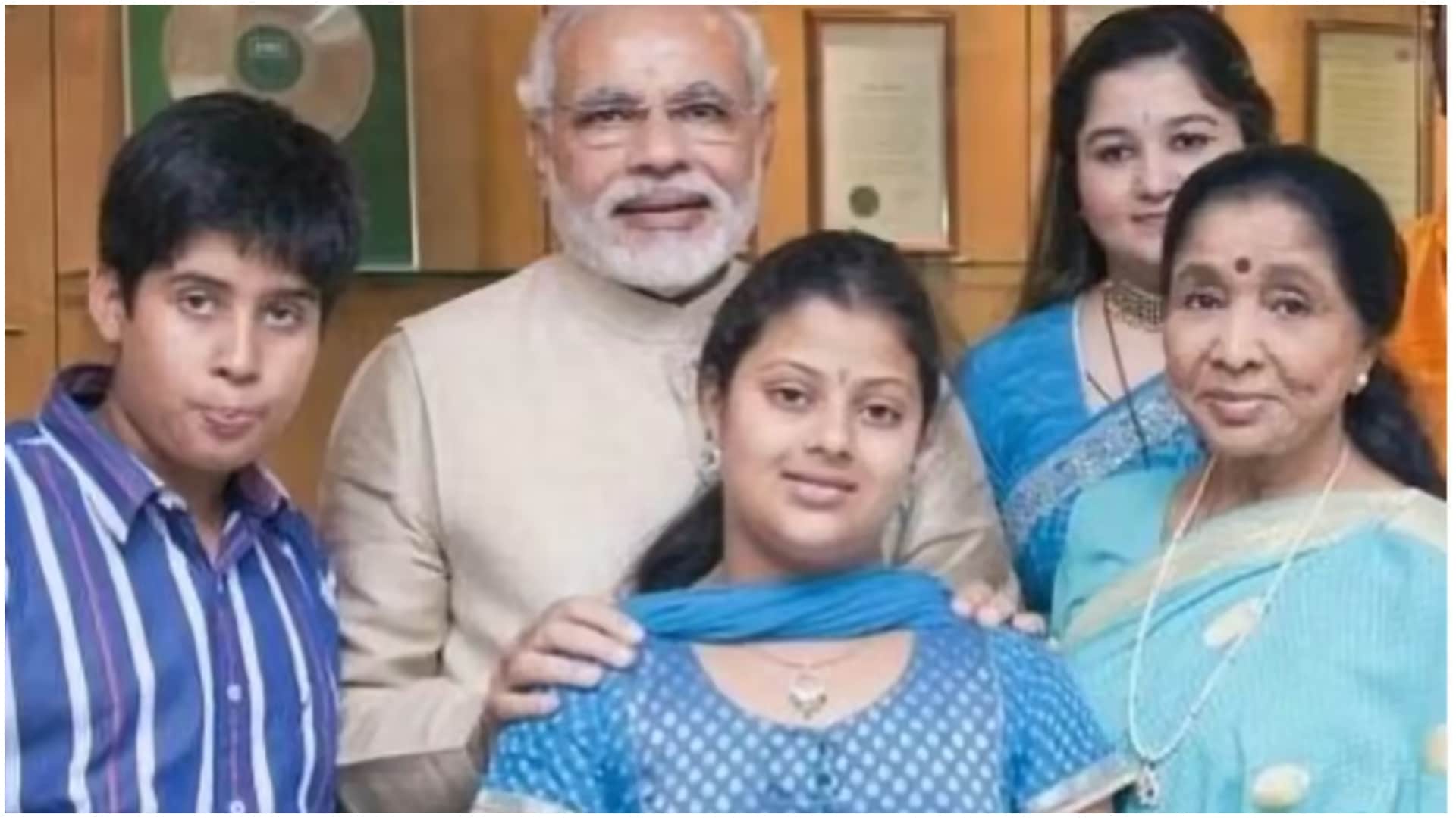 पीएम मोदी और आशा भोसले का परिवार