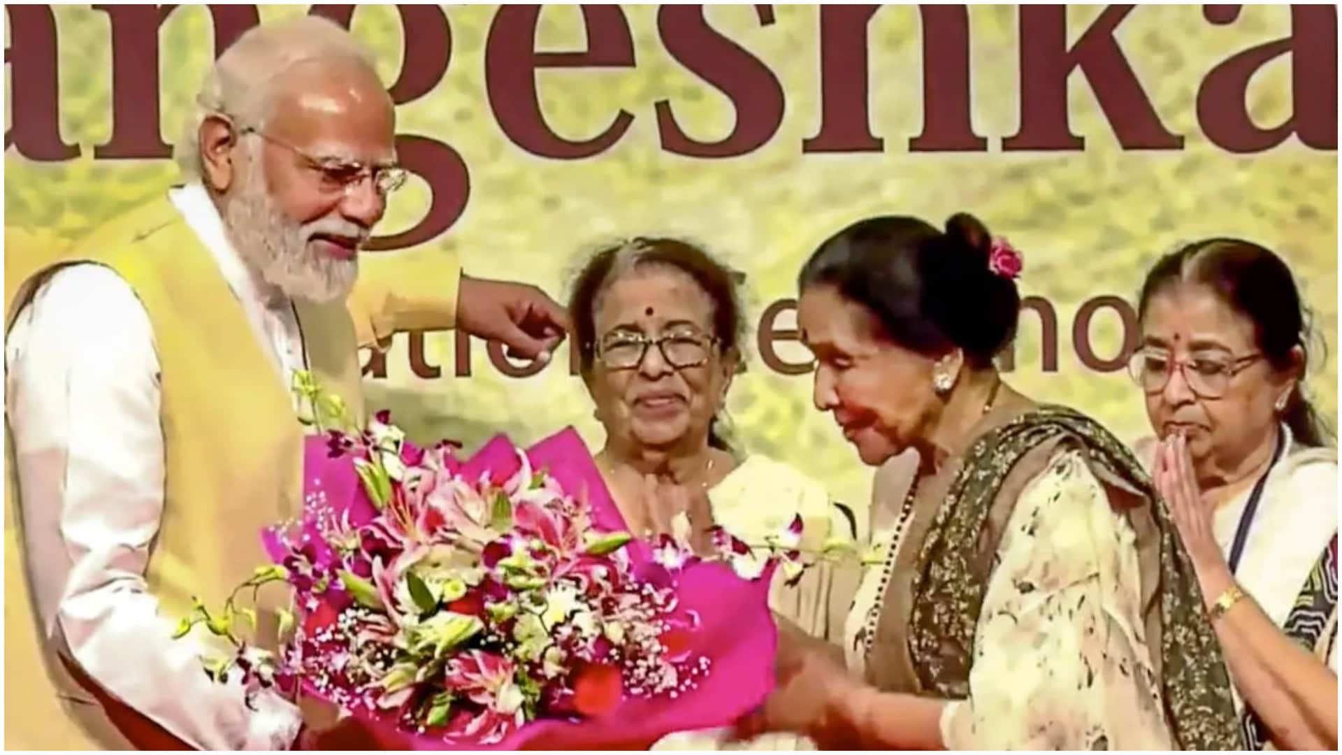 पीएम मोदी और आशा भोसले