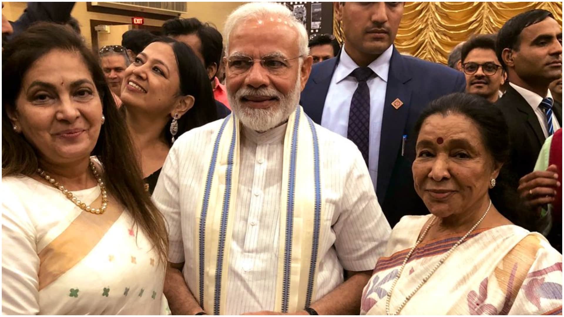 पीएम मोदी और आशा भोसले