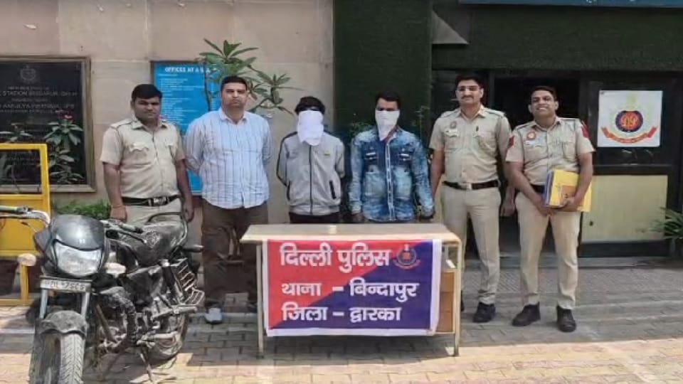 Police arrested two accused of snatching