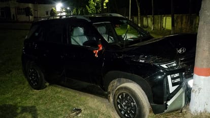 woman learning to drive car crashes into tree girl child dies mother passes away from shock in Karnal