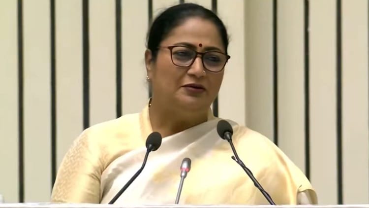 नारी शक्ति वंदन सम्मेलन: सीएम रेखा ने कहा- विकास की धुरी बनी महिलाएं, योजनाओं से मिला सम्मान और आत्मनिर्भरता