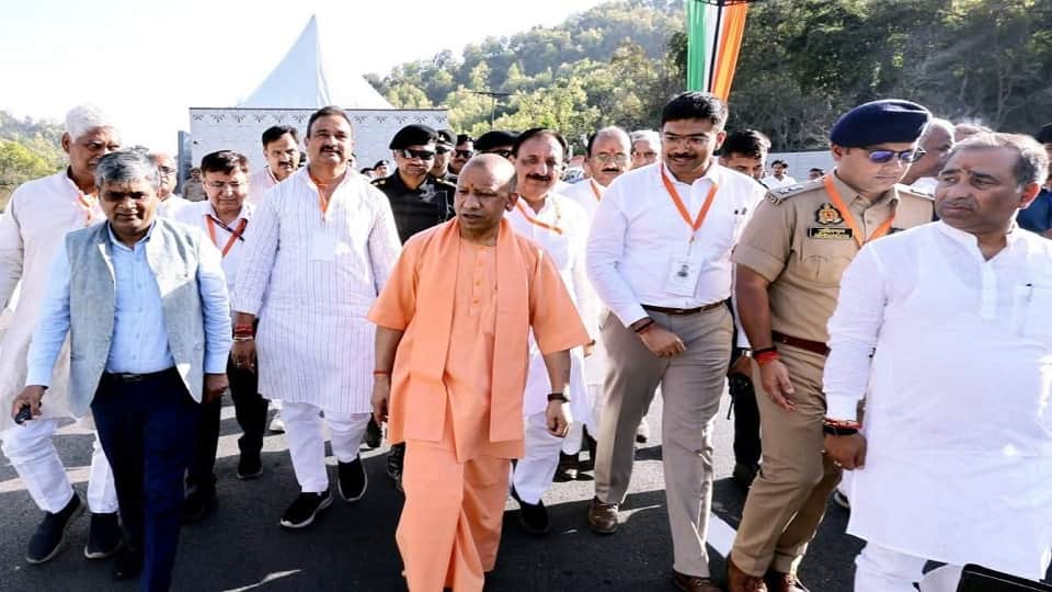 सहारनपुर पहुंचे सीएम योगी आदित्यनाथ।