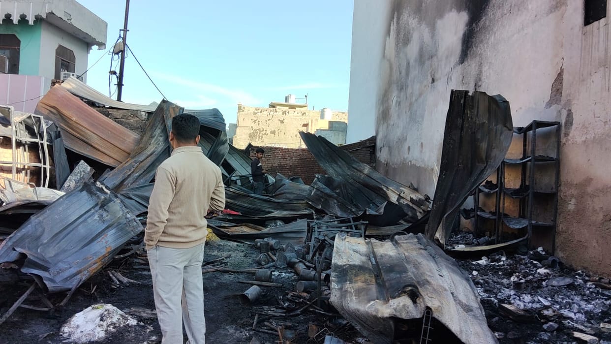 Meerut: Massive fire breaks out at 99 Store in Meerut, goods gutted