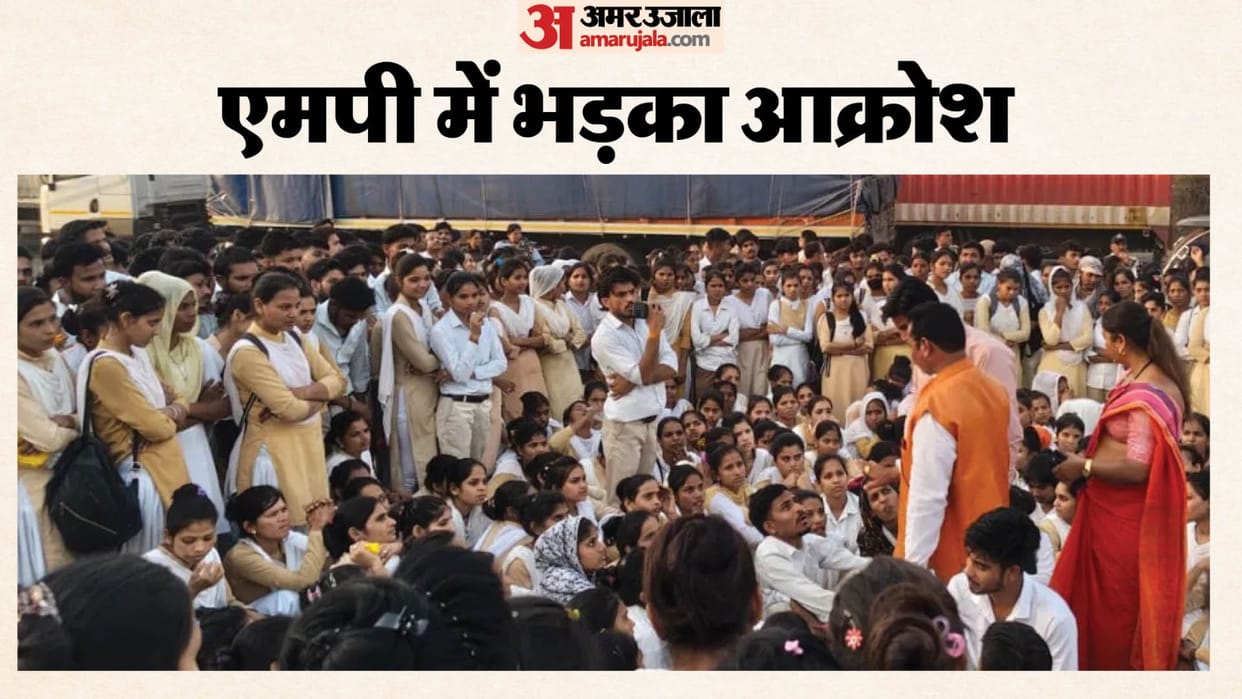 A three-kilometer-long traffic jam occurred on the Mhow-Neemuch highway.