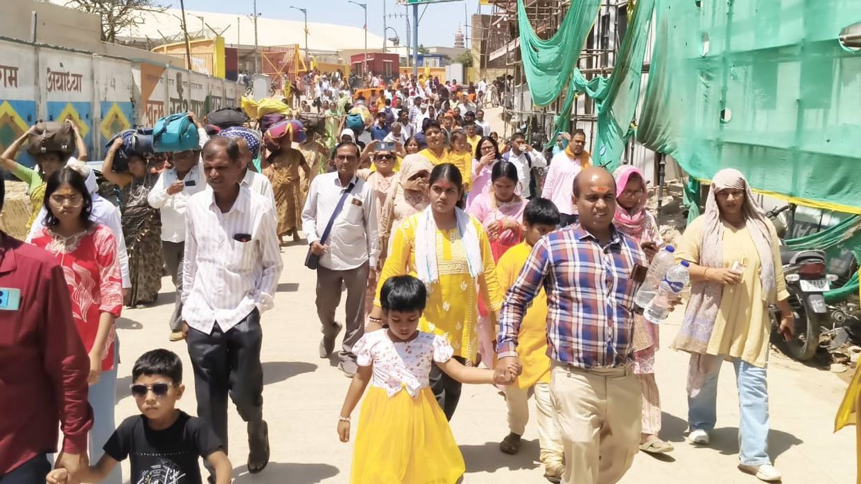 Ayodhya: A flow of devotion was seen from Ram Darbar to the sub-temples