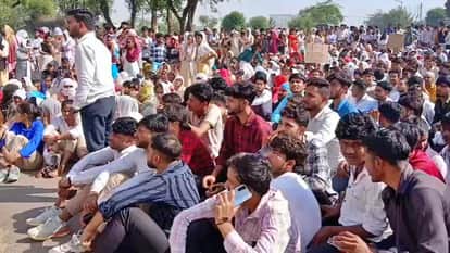 Workers' Sit-in Protest at Motherson Plant in Bhiwadi: Demands for Wage Hikes and Improved Behaviour