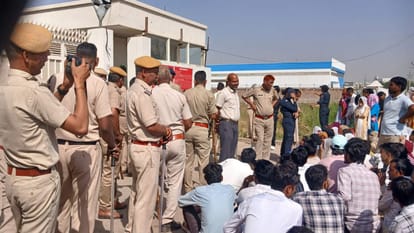 Workers' Sit-in Protest at Motherson Plant in Bhiwadi: Demands for Wage Hikes and Improved Behaviour