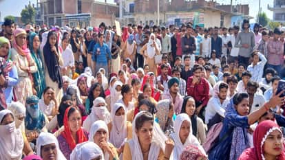 Workers' Sit-in Protest at Motherson Plant in Bhiwadi: Demands for Wage Hikes and Improved Behaviour