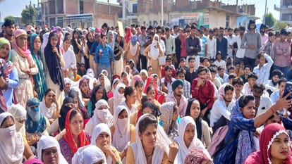 Workers' Sit-in Protest at Motherson Plant in Bhiwadi: Demands for Wage Hikes and Improved Behaviour