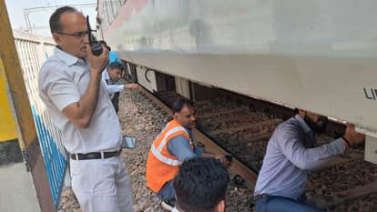 Sparking in AC coach of Mahananda Express