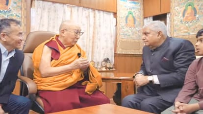 पूर्व उपराष्ट्रपति जगदीप धनखड़ तिब्बती आध्यात्मिक गुरु दलाई लामा से मिले।