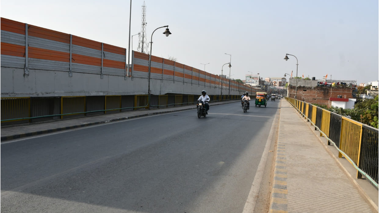 Now the old Gorakhnath overbridge will be repaired, diversion will remain for a month.