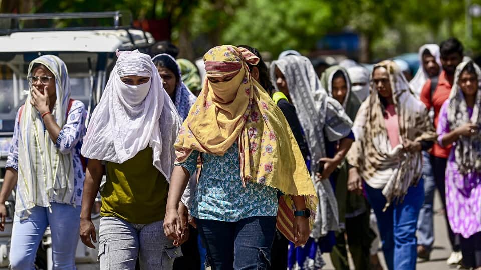 Tuesday the hottest day of season in Delhi temperature crossing 38 degree