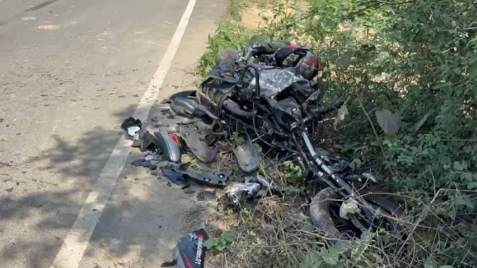 bike Hit by Tractor-Trolley in Sitapur Two Dead Third Companion in Critical Condition