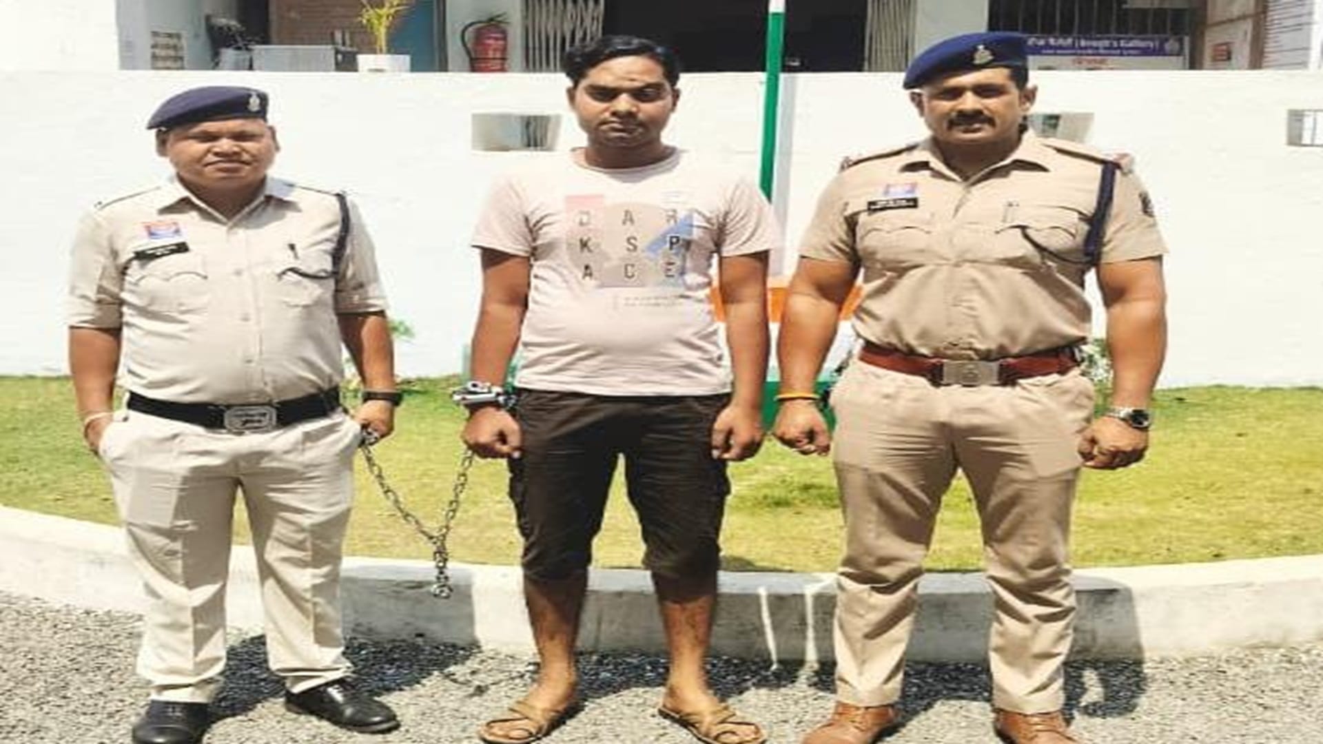 पुलिस के गिरफ्त में आरोपी