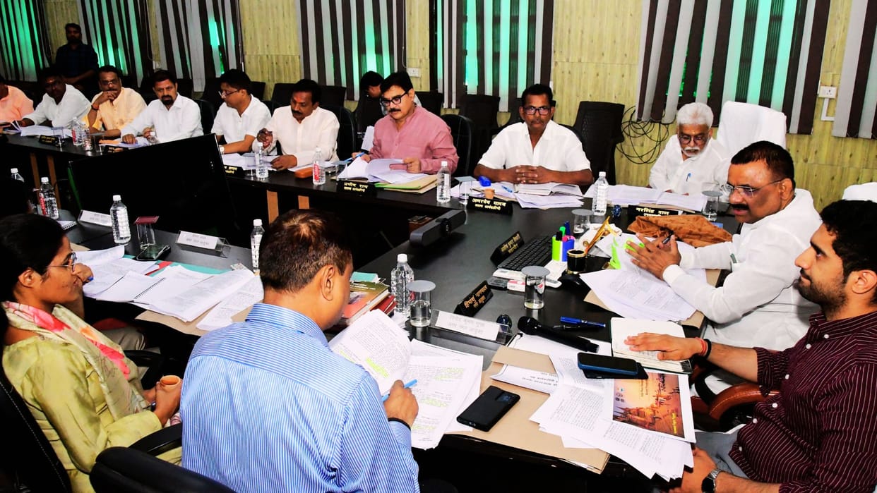 844 Shops Constructed for Medicine and Saree Traders Namo Kendra 145 Crore to be Spent Approval