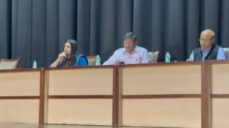 Noida Protest: 'फेक न्यूज से उकसावे में आए कर्मी', कमेटी ने बताई नोएडा में बवाल के पीछे की वजह, ये मांगें मानी