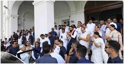 Bihar CM Nitish Kumar Bids Goodbye Emotional Moments with Officials in Photos news in Hindi