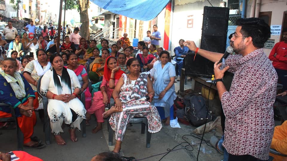 Central Market: Meerut traders angry at housing development officials, demand for action raised