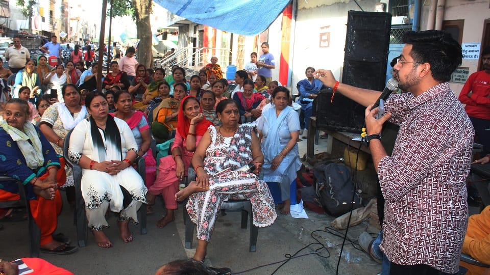 Central Market: Meerut traders angry at housing development officials, demand for action raised