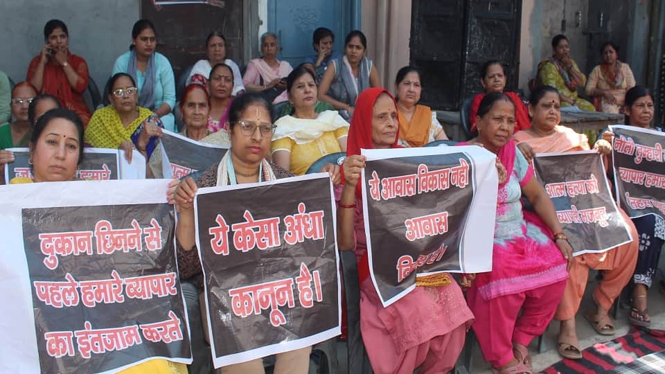 Central Market: Meerut traders angry at housing development officials, demand for action raised
