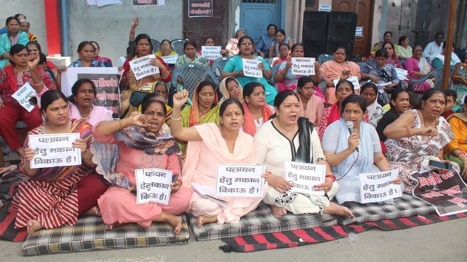 Central Market: Meerut traders angry at housing development officials, demand for action raised