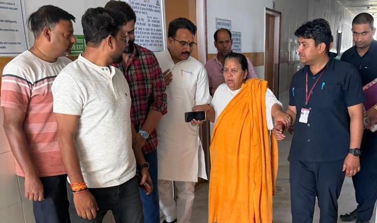 Uma Bharti: पूर्व मुख्यमंत्री उमा भारती की वृंदावन से लौटते वक्त तबीयत बिगड़ी, जेवर के अस्पताल में भर्ती