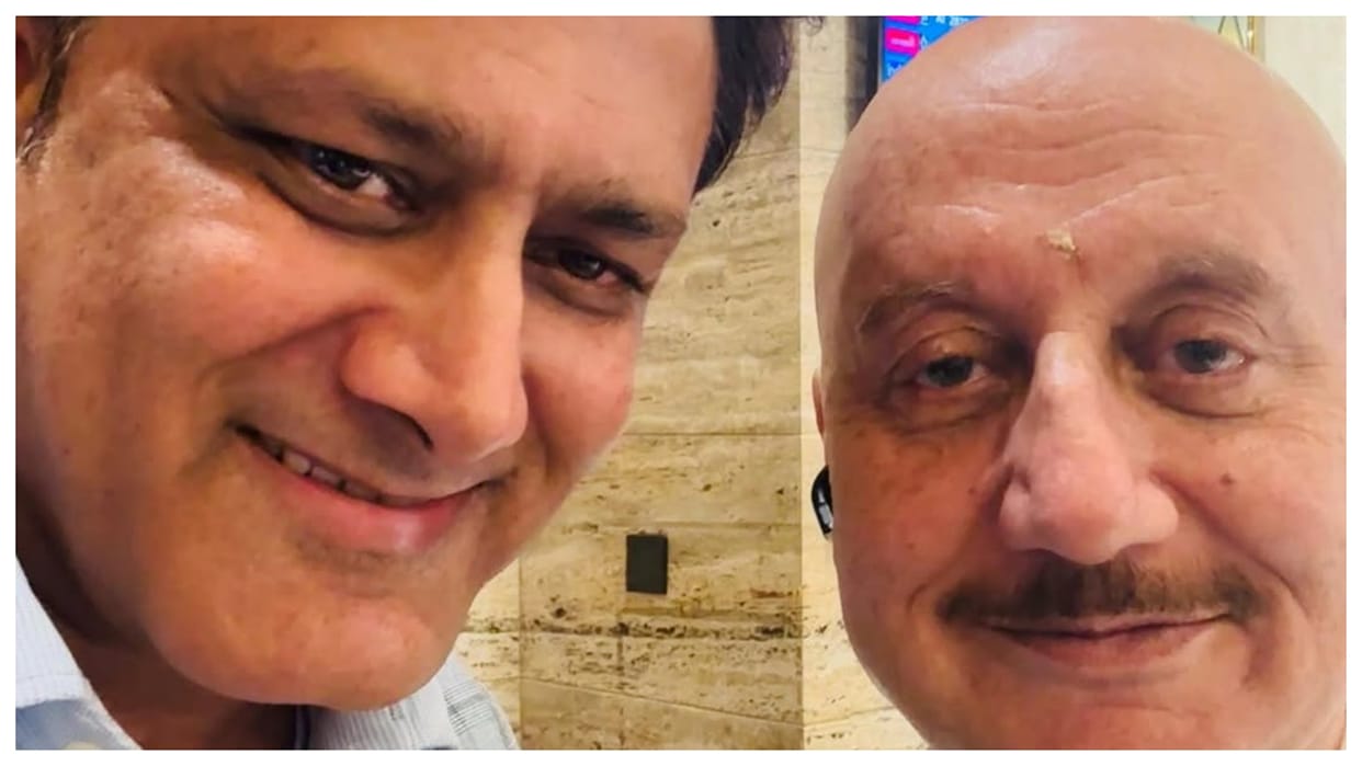 Anupam Kher meets Anil Kumble at the mumbai airport share post on social media