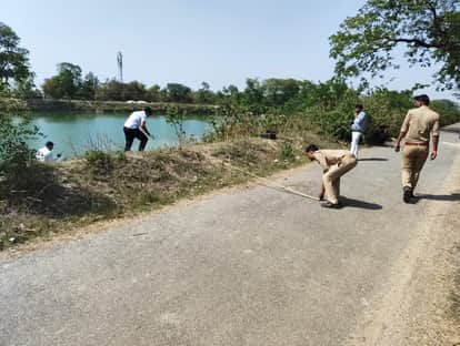 Barabanki: Dead body of a young woman found in a canal, suspected of strangulation