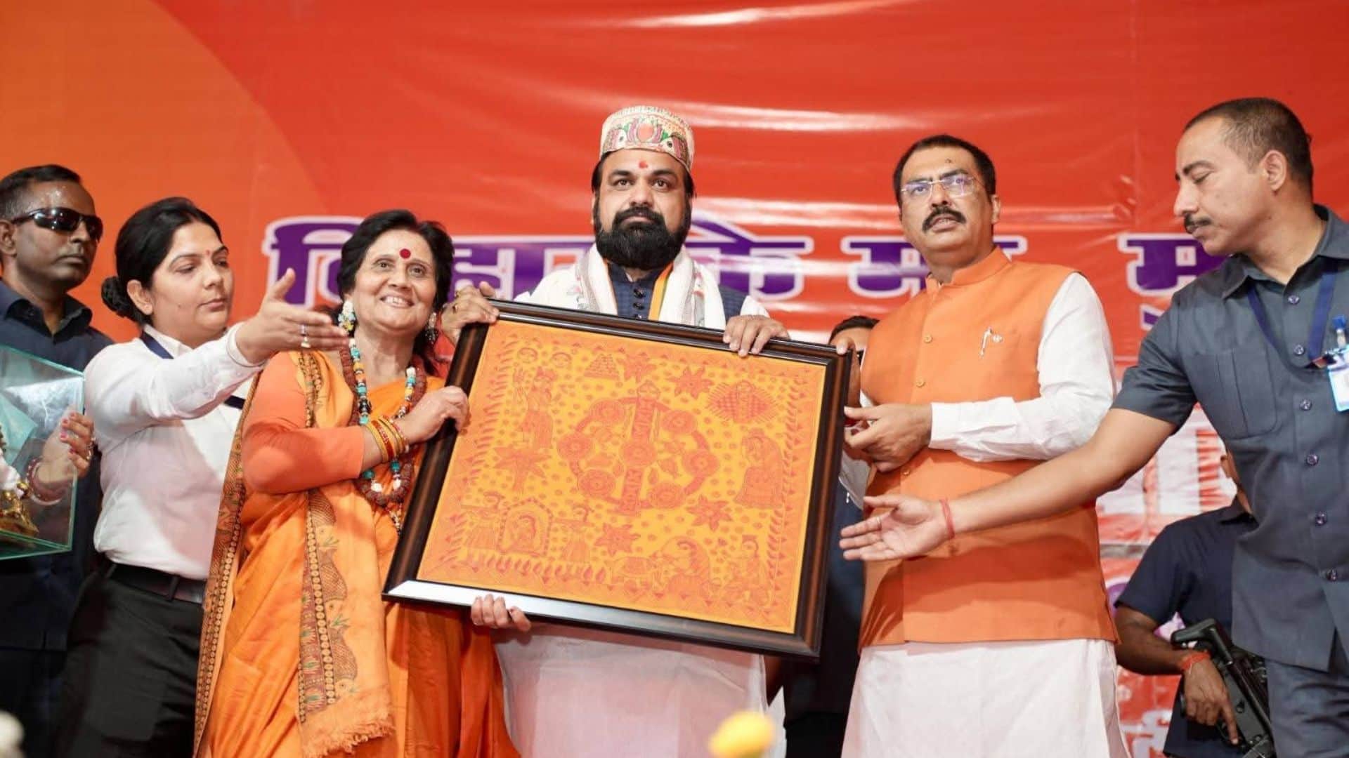 Chief Minister Samrat Choudhary was given rousing welcome at BJP office Holi of flowers played