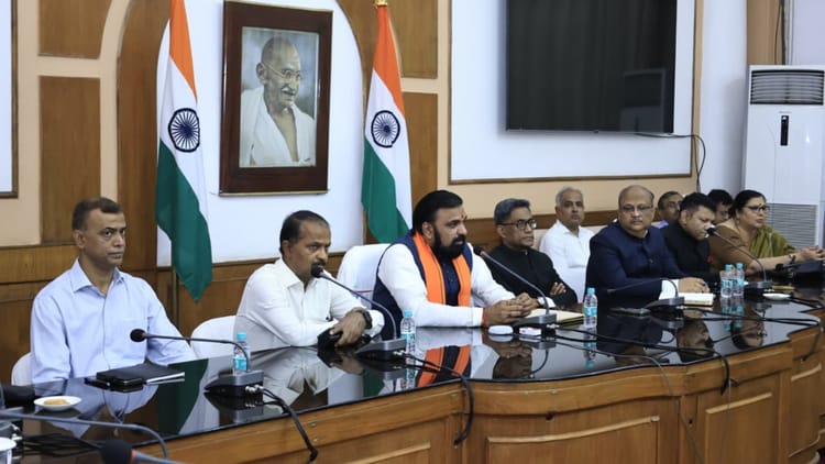 Bihar CM : सम्राट चौधरी की अफसर के साथ पहली मीटिंग; बिहार के नए सीएम ने सात निश्चय पर क्या कहा?