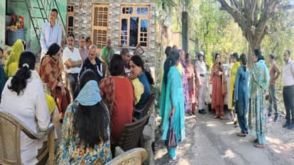 State Women Commission Chairperson met the family of the deceased college girl student